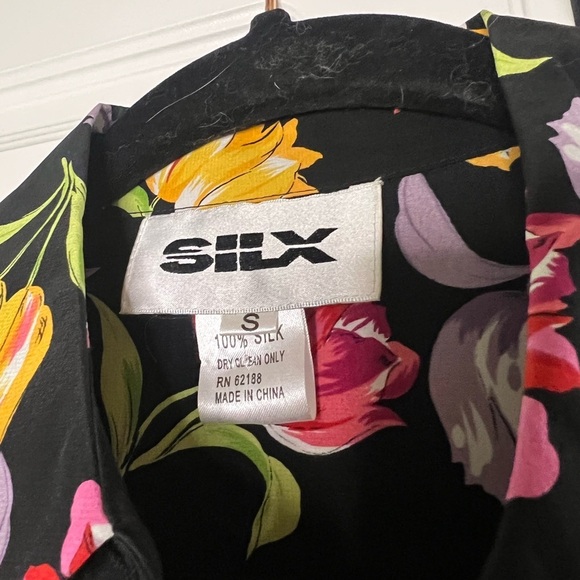 Vintage indie sleeze 100% Silk Tulip Floral Button Down - Picture 5 of 11